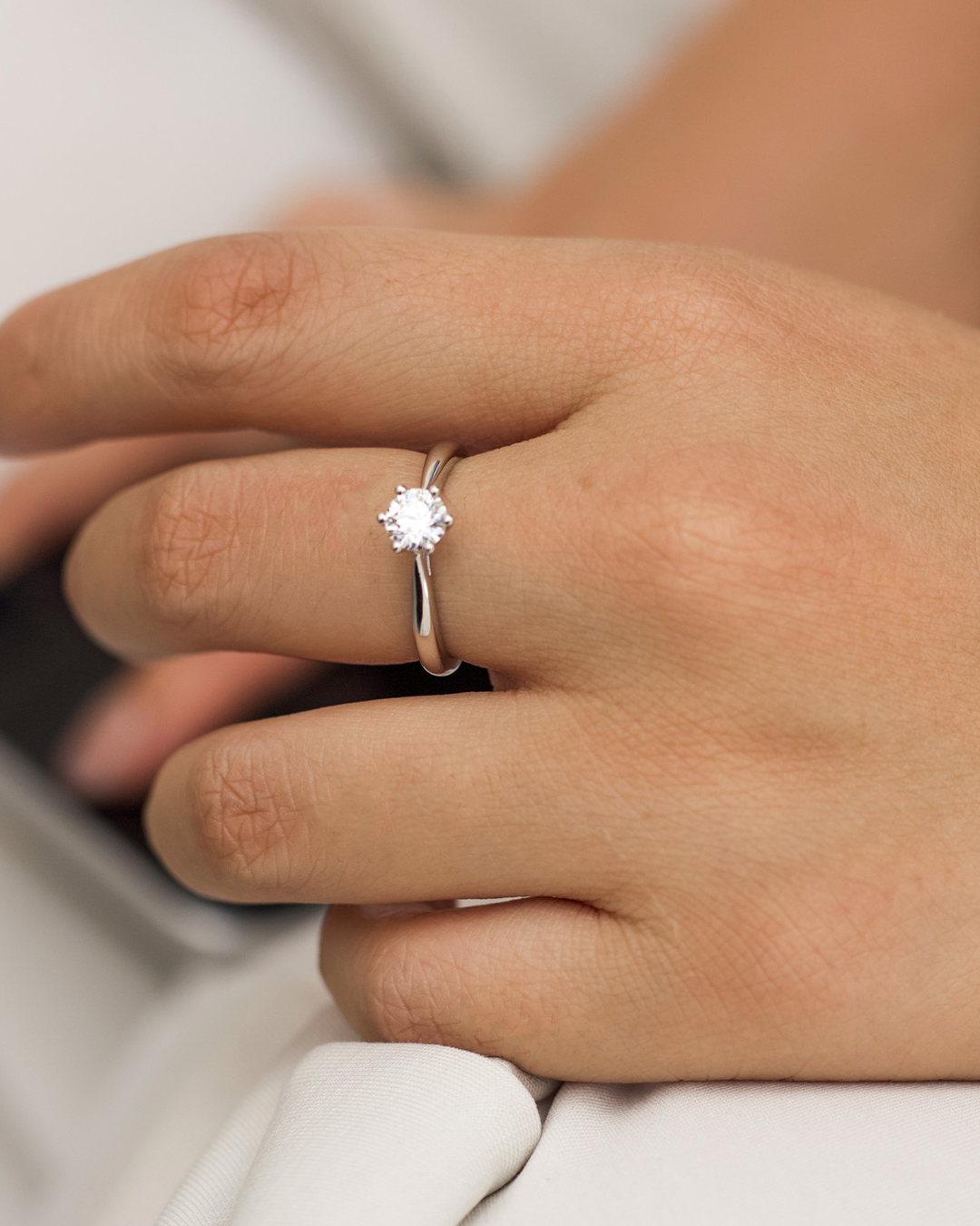 Anel de noivado solitário com diamante cultivado de 0,5 ct em prata 925