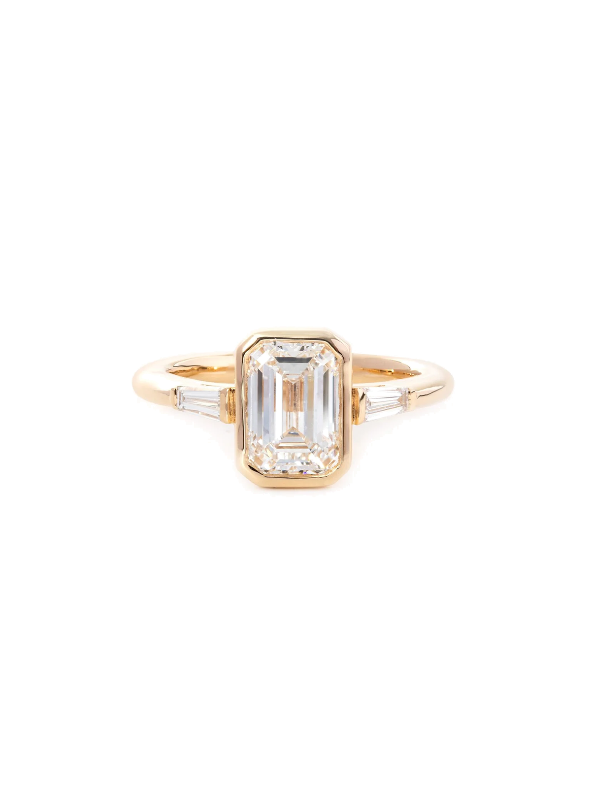 Anel de noivado de diamante cultivado lapidação esmeralda 1,5ct três pedras com trapézios em ouro 14k — 1999