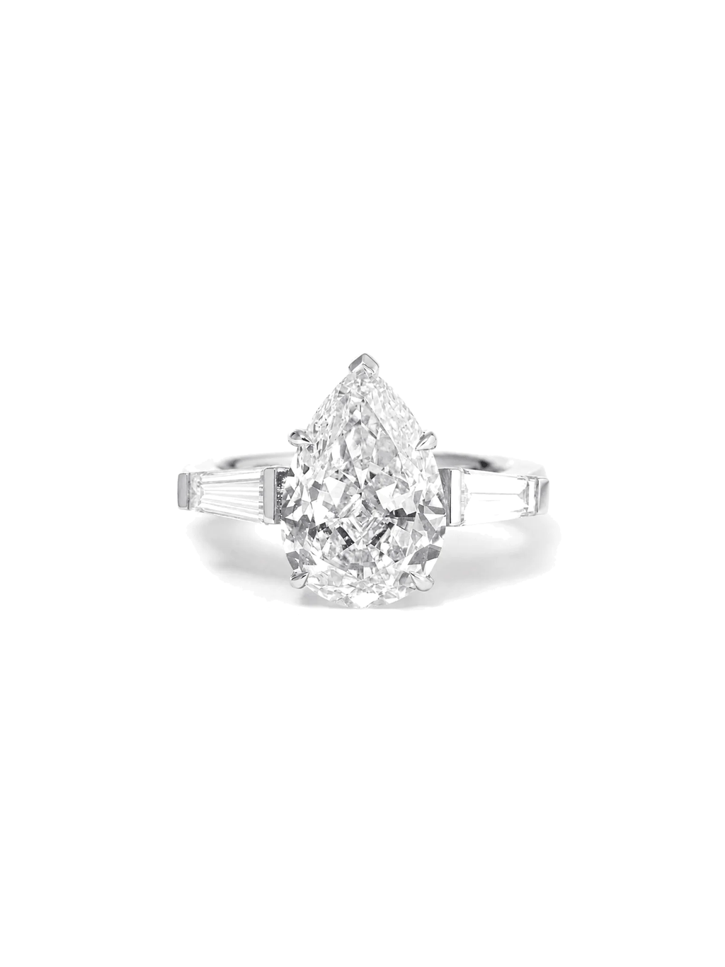 Anel de noivado de diamante cultivado lapidação pera 4ct com trilogia de baguetes em ouro branco 14k — 1999