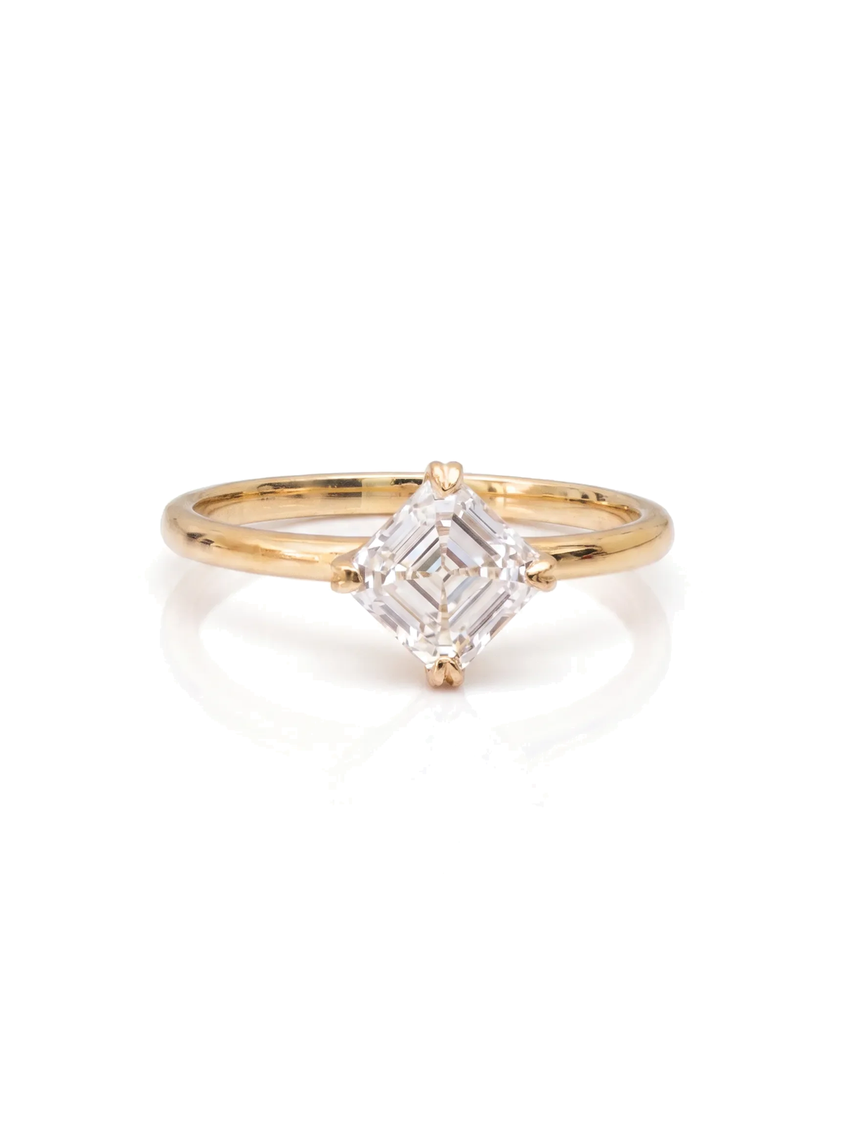 Anel de noivado solitário diamante asscher cultivado — fundo branco