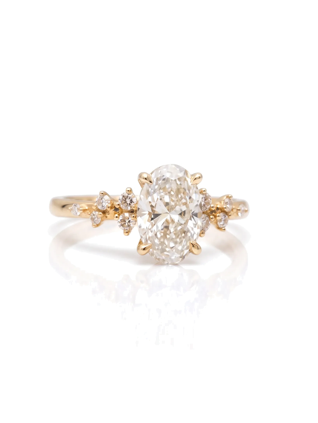 Anel de noivado diamante cultivado Enlace — fundo branco