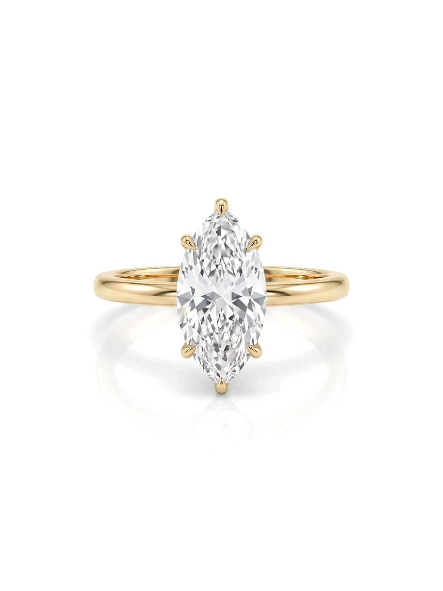Anel de noivado solitário diamante marquise navete cultivado — fundo branco