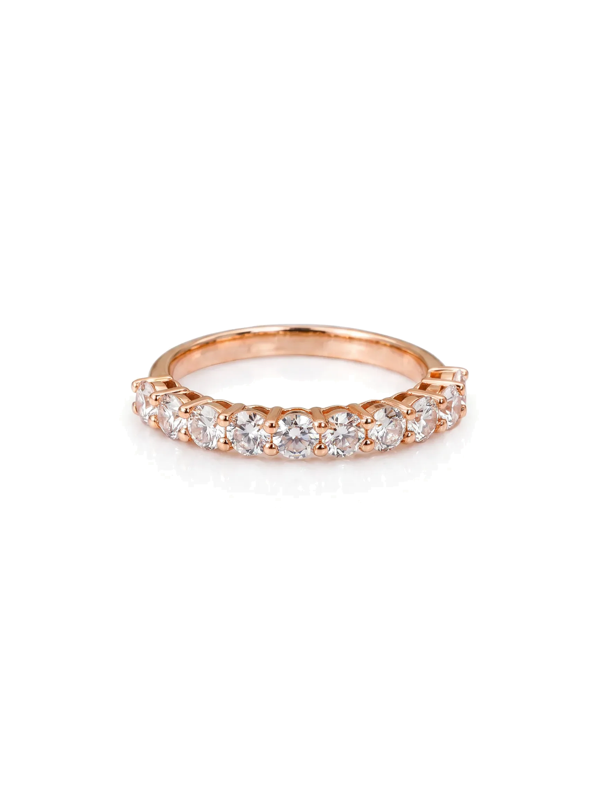 Meia aliança cravejada ouro 18K rosé diamante cultivado — fundo branco