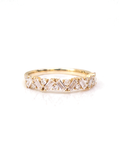 Meia aliança cravejada ouro 14K amarelo diamante cultivado — fundo branco