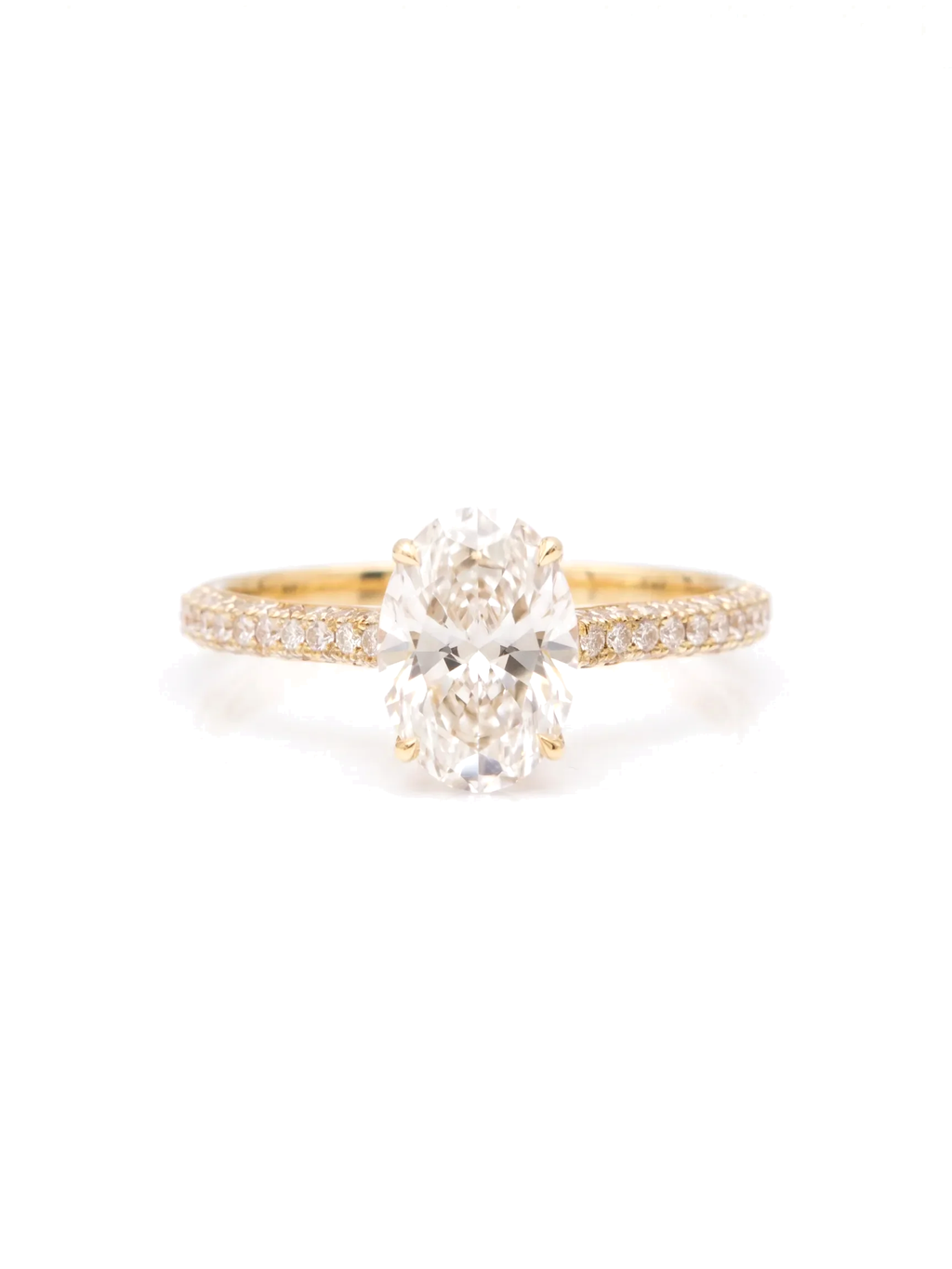 Anel de noivado diamante oval aro cravejado cultivado — fundo branco