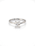 Anel de noivado solitário diamante oval cultivado — fundo branco