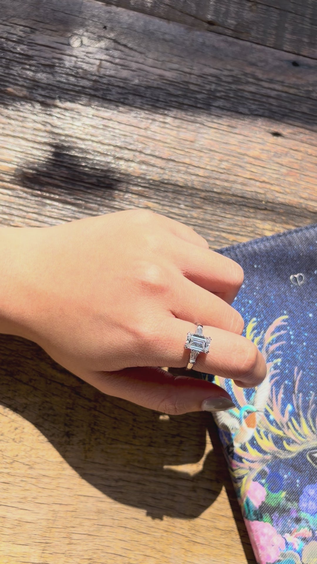 Anel de Noivado Diamante Esmeralda 2CT · Trilogia