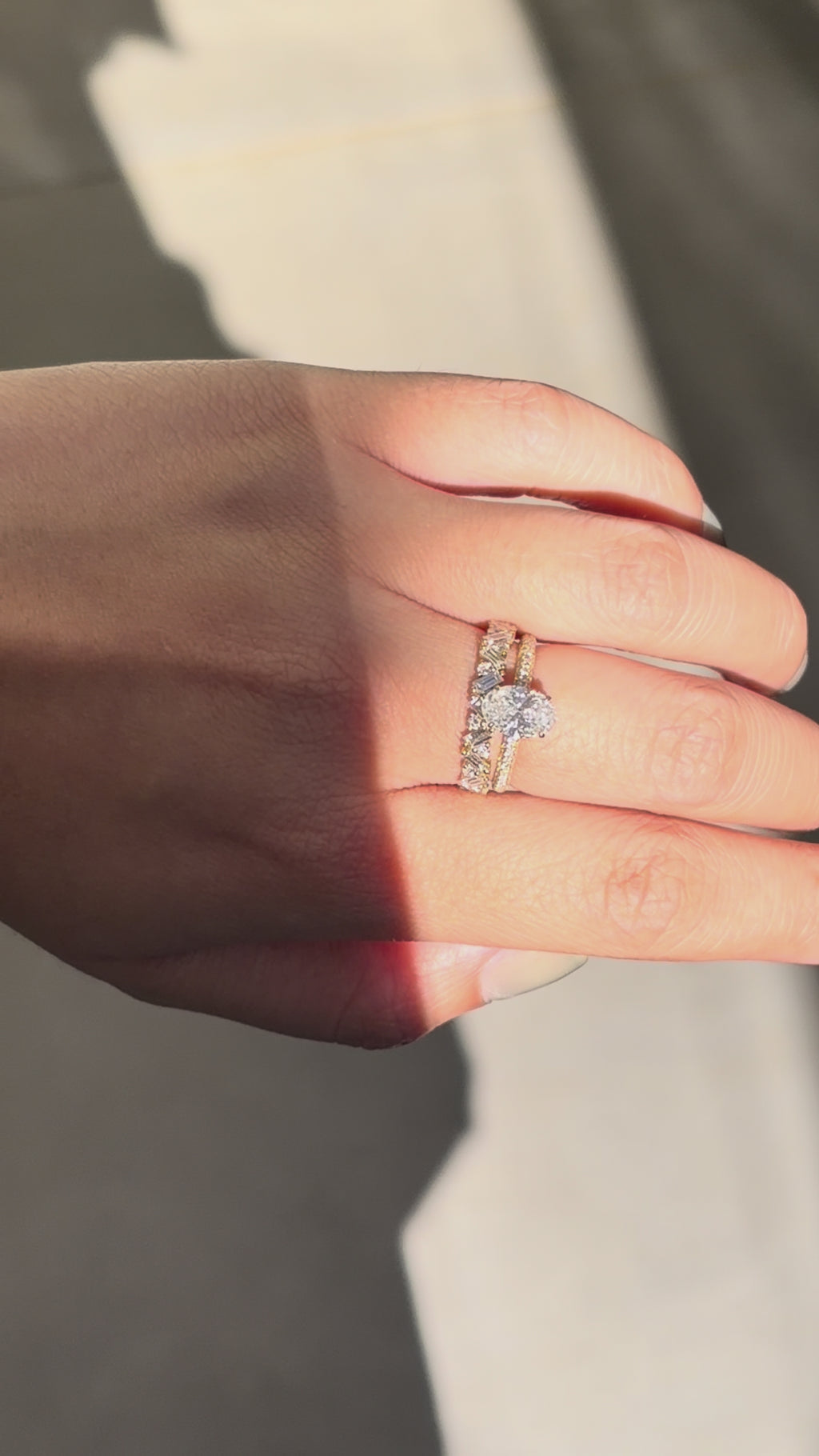 Meia Aliança Cravejada · Ouro 14K Amarelo